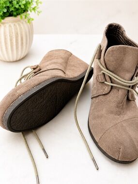 Dominique Nicole Women’s Gray Suede Lace-Up Ankle Booties Round Toe Casual Size